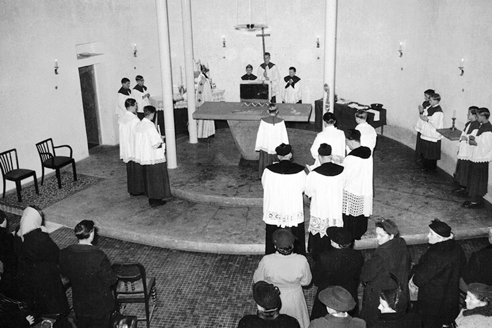 Im Rahmen des ersten Gottesdienstes wurde die Kirche Maria Königin vor rund sieben Jahrzehnten eingeweiht.