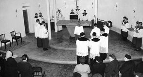 Im Rahmen des ersten Gottesdienstes wurde die Kirche Maria Königin vor rund sieben Jahrzehnten eingeweiht.