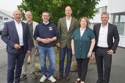 Sven Bäumler, Geschäftsführer ZVO Energie GmbH, Torsten Hindenburg, Geschäftsbereichsleiter Breitband, Holger Kroll, Stabsstellenleiter Nachhaltigkeit und Kreisläufe, Wilhelm Winkelmann, Geschäftsbereichsleiter Abfallwirtschaft, Hanna Liedtke, Geschäftsbereichsleiterin Entwässerung, Frank Spreckels, Verbandsvorsteher (v. lks.).