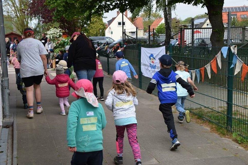 Insgesamt liefen die 82 Kindergartenathleten 1.519 Runden und legten damit ganze 190 Kilometer zurück.
