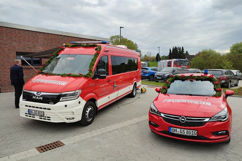 Auch die offizielle Übergabe des neuen Einsatzleitwagen ELW 1 und des neuen Kommandowagens KdoW an die Gemeindewehr fand statt.