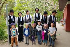 Sechs Zimmermänner auf der Walz zu Besuch im Ev. Kindergarten Jona.