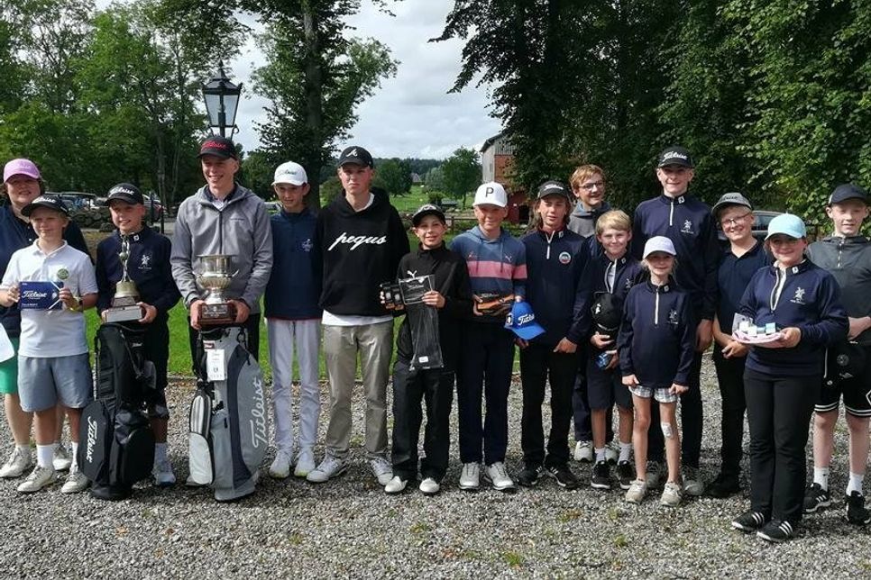 Sieger des 29. Brodauer Ferienpokals 2023 mit Jugendwartin Steffi Buhtz.