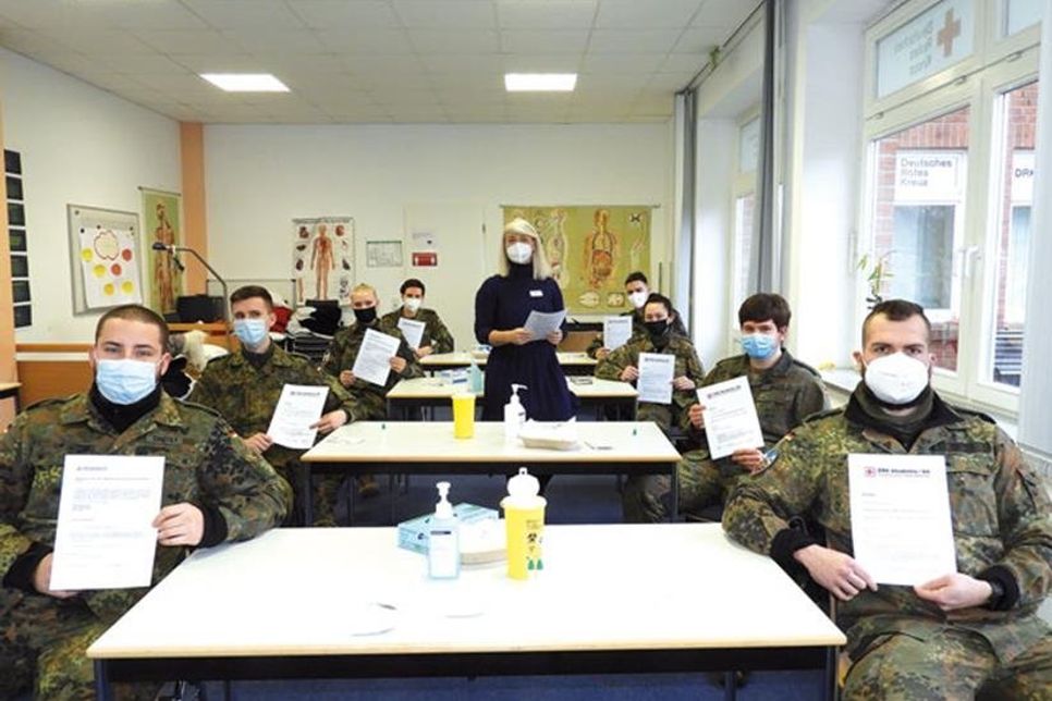 Bestanden: Mit ihren Zertifikaten konnten die Soldat*innen schon am nächsten Tag ihre Test-Arbeit aufnehmen.