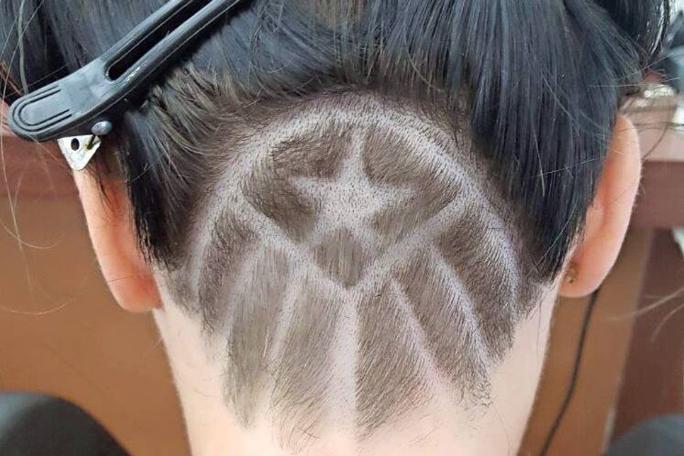 Der neue Sommertrend für die Haare sind Musterungen. Der Haarkünstler zaubert coole Rasuren.
