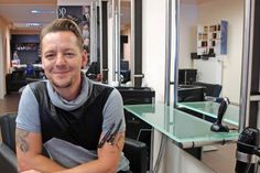 Ob klassischer Trockenhaarschnitt für 9,99 Euro oder Hair-Tatoos - Jarek Wodecki setzt trendige Zeichen in der Welt Haare.