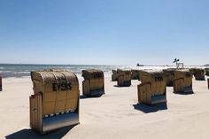 Auch die Strandkörbe dürfen wieder vermietet werden (Archivbild aus Grömitz 2020).