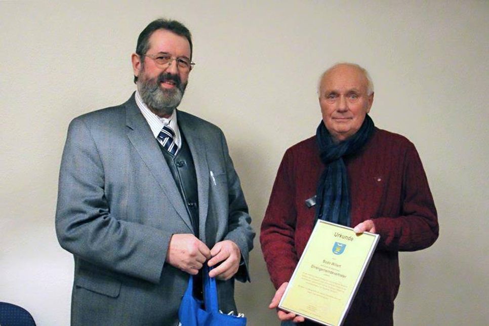 Bürgermeister Volker Weidemann (lks.) mit Bodo Willert.