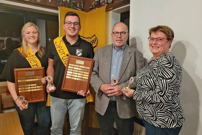 Die „Fortuner“ Sportler des Jahres (von links): Selina Mielke und Niklas Boehme, sowie Engelbert Unterhalt und Ute Stänner.   Fotos: Först