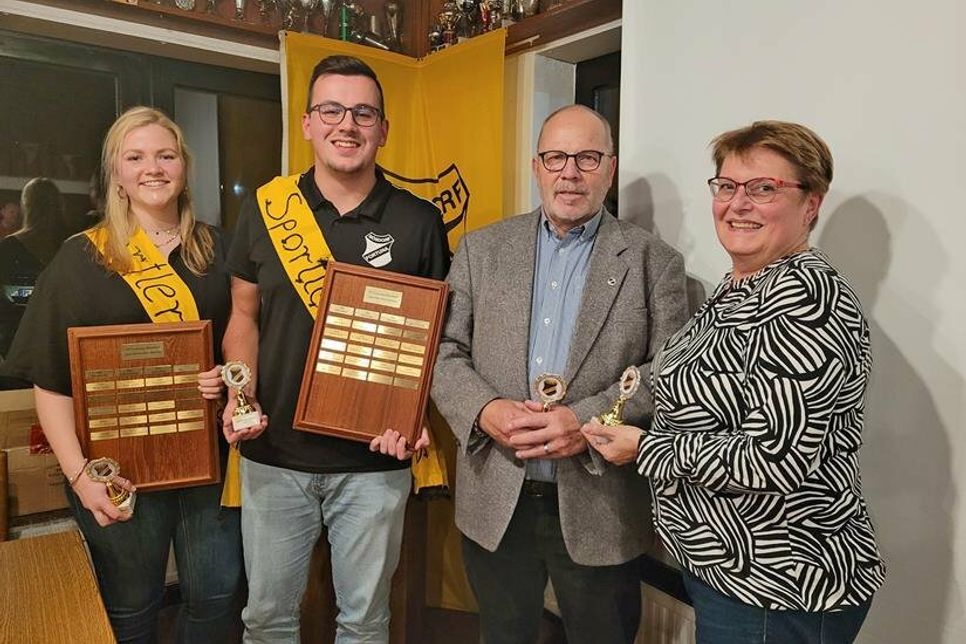 Die „Fortuner“ Sportler des Jahres (von links): Selina Mielke und Niklas Boehme, sowie Engelbert Unterhalt und Ute Stänner.   Fotos: Först