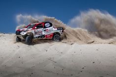 Dirk von Zitzewitz startet erneut mit Giniel de Villiers im Toyota Hilux. Foto: Waldo van der Waal/Toyota Gazoo Racing SA