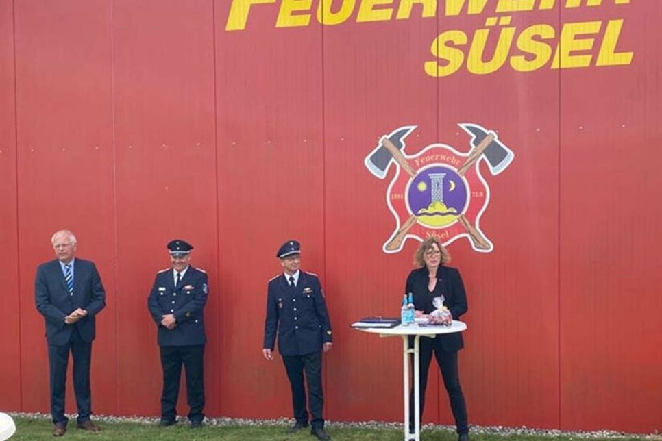 Viel Lob für die Arbeit der Freiwilligen Feierwehr: Landrat Reinhard Sager, Kreisbrandmeister Thorsten Plath, Gemeindewehrführer Rolf Müller und die stellv. Bürgermeisterin von Süsel Swantje Meininghaus (v.li.).