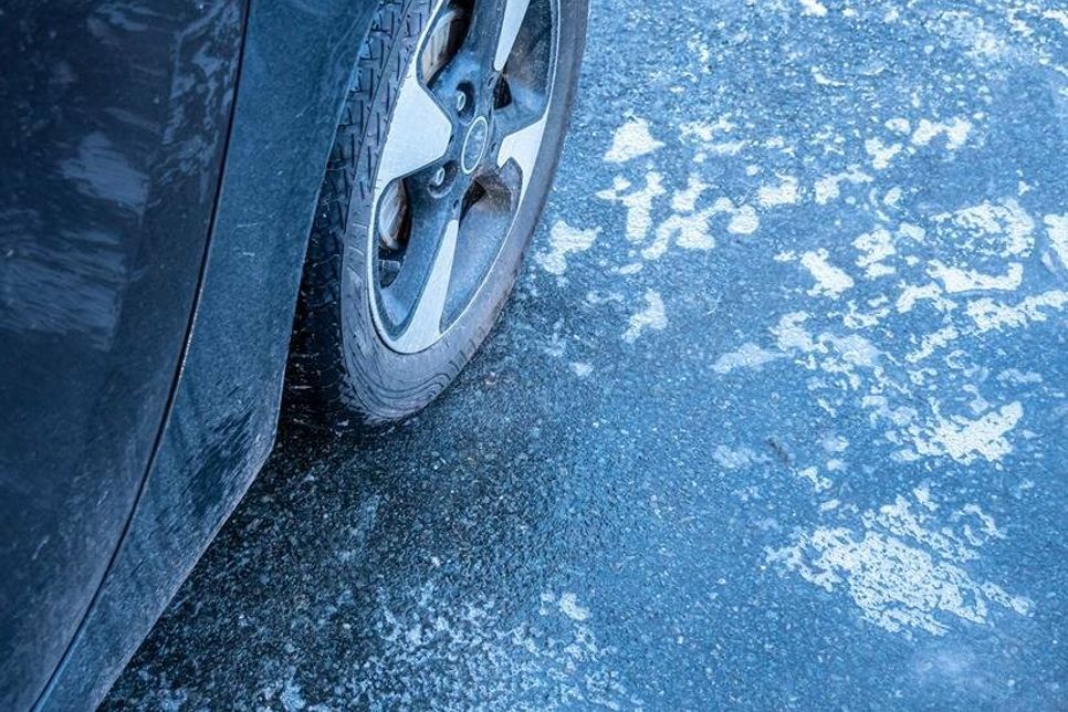 Bei Gefahr von Blitzeis sollte man das Auto besser stehen lassen.
