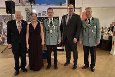 Bürgervorsteher Sönke Sela, Königin Katrin Görner, König Marko Doose, Bürgermeister Mirko Spieckermann und Ältermann Dr. Ralf Stolley (v. lks.).