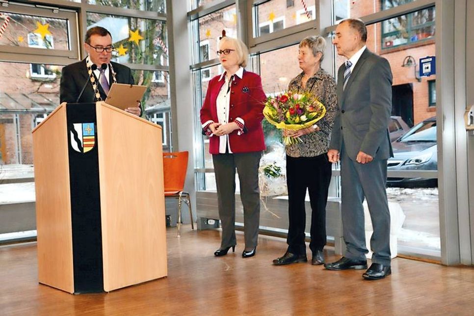 In Bad Schwartau ging der Umweltpreis an Waltraud und Dieter Fisch. Foto: A. Persson-Drzewiecki/hfr