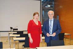 Der verstorbene Dirk Kayser hatte Dissaus ehemaligen Hans-Thomas Sönnichsen gebeten, das Testament zu vollstrecken. Dissaus ehemaliger Dorfvorsteher übergab den stolzen Nachlass jetzt an die Stiftungsvorsitzende, Stockeldorfs Bürgermeisterin Julia Samtleben.