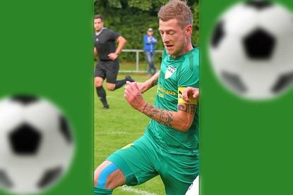 Mittelfeldspieler Felix Wagner vom SVE Comet Kiel während eines Zweikampfs um den Ball.