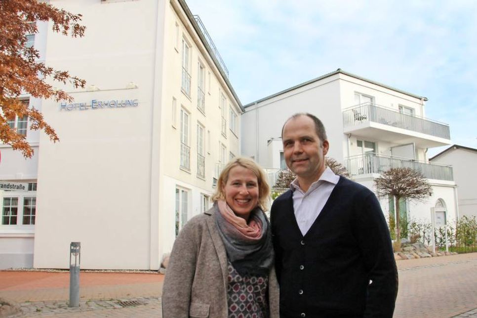 Alles neu im Traditionshaus: Inhaber Birgit und Markus Schnoor freuen sich über die gelungene Modernisierung.