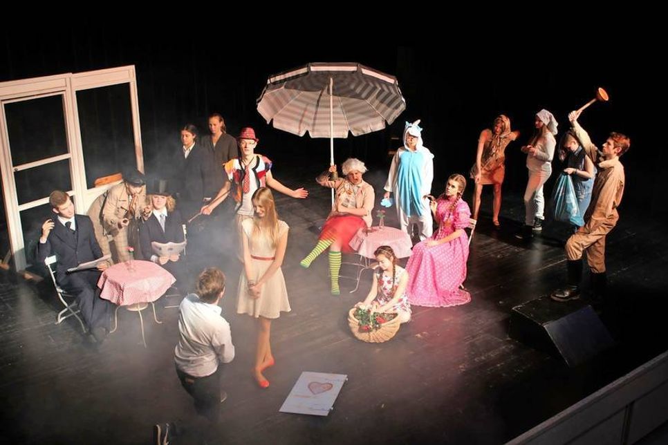 Eine Szene aus dem aktuellen Stück der Theater AG des Küstengymnasiums.
