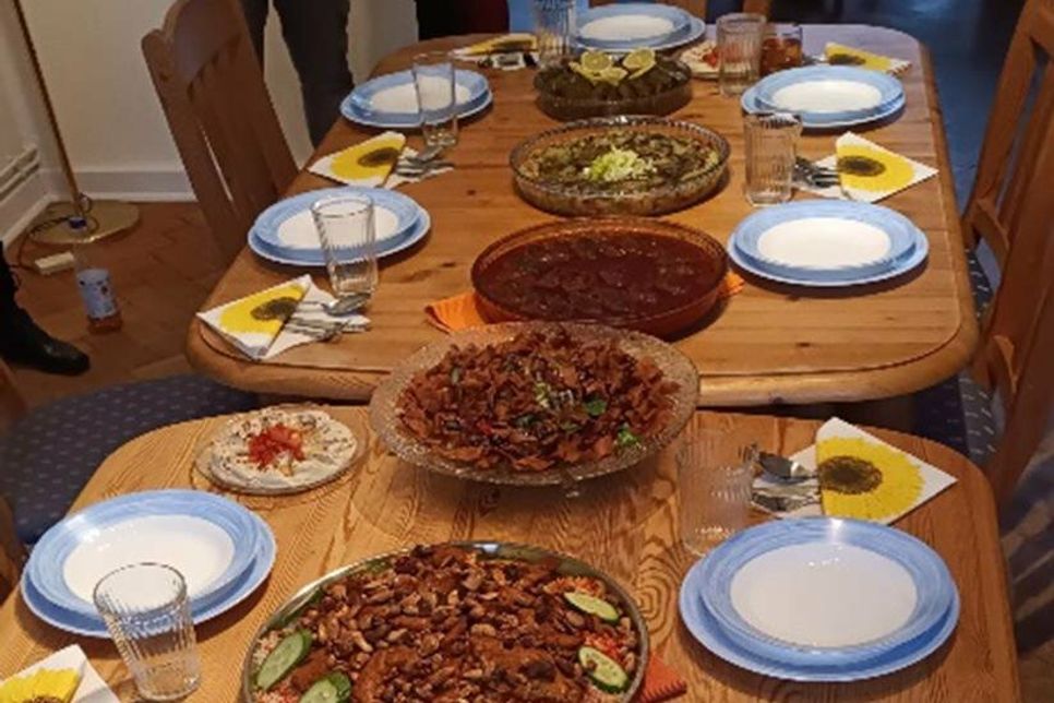 Muna bedankte sich mit einem arabischen Essen bei ihren Helferinnen.