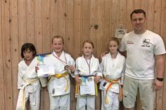 Am 9. Juli fand in Neumünster die Landesmeisterschaft der Altersklasse U12 statt. Vom Neustädter LC waren vier Teilnehmerinnen bei dem Turnier dabei. Alena Casper wurde Vizelandesmeisterin, Jennifer Wild belegte den 3. Platz, Aileen Sorg landete mit zwei Siegen und zwei Niederlagen auf dem 5. Platz. Nicht platzieren konnte sich Emelie Hölzbecher. (red)
