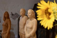 Der Förderverein zum Erhalt der St. Jürgen Kirche, der bereits eine der Holzfiguren erworben hat, möchte gerne eine weitere Figur zum Verbleib in der Kirche kaufen und hofft dafür auf Spenden. Der Kontakt zum Förderverein ist über die Internetseite www.kirche-grube.de möglich.