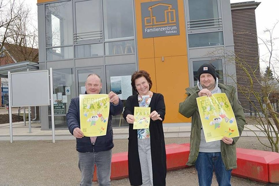 Ratekaus Jugendarbeiter André Hüttig (li.), Ines Fellner und Patrick Bohle haben wieder ein Osterferienprogramm zusammengestellt, das für jeden Geschmack etwas Passendes bietet.