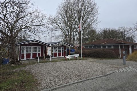 Für den Platz vor den Fischerhütten sucht der Tourismus-Service ein ausrangiertes Boot.
