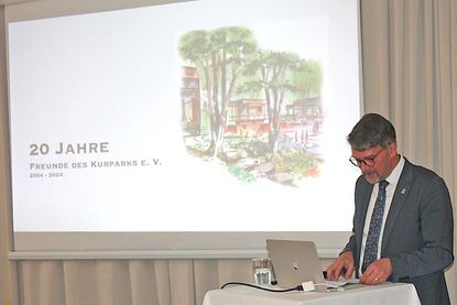 Malentes Bürgermeister Heiko Godow würdigte das große Engagement des Vereins für den Erhalt des Kurparks.