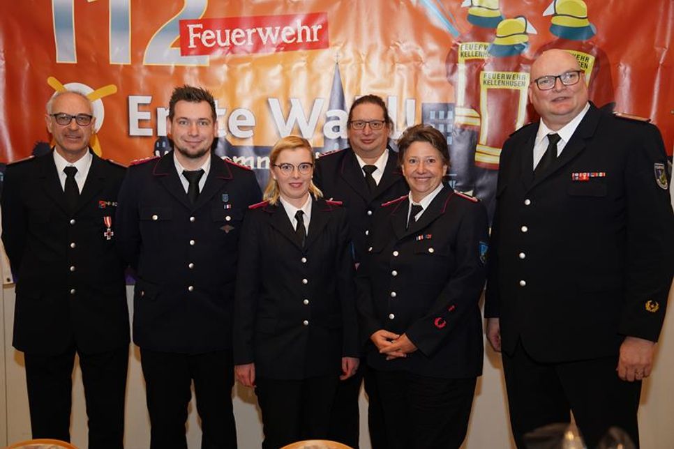 Der Vorstand wurde um den Jugendwart und seine Stellvertreterin ergänzt: Kassenwart Bernd Bader, Jugendwart Fabian Schwarz, stellvertretende Jugendwartin Christin Broders, Gruppenführer Wolfgang Schulz, Schriftführerin Manuela Westphal und Wehrführer Hans-Werner Landschoof (v. lks.).