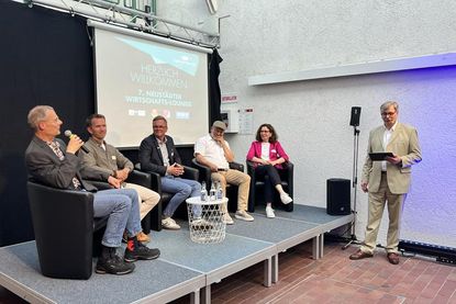 Die Teilnehmer der Podiumsdiskussion (v. lks.): Dr. Frank Wilschewski (Zeittor Museum), Marius Bothmann (Strandkiste/Golden Leaf), Sven Muchow (Gewerbeverein/Balticum Verlag), Jürgen Mohr (Gewerbeverein/eska kaufhaus), Julia Nagelsmeier (BIG Städtebau GmbH) und Moderator Dr. Can Özren (IHK).