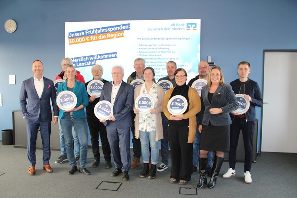 Lars Nissen, Wilfried Friese, Susanne Kugler, Bernd Haase, Horst Sachau, Werner Koop, Anika Jochimsen, Timo Westermann, Kristin Storm, Ulrich Schaardt, Anna Wiatrok und Malte Plath (v. lks.).