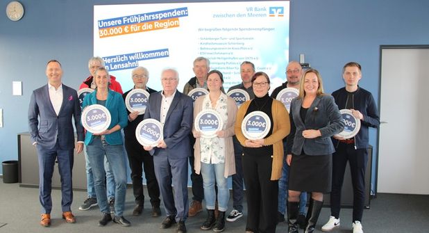 Lars Nissen, Wilfried Friese, Susanne Kugler, Bernd Haase, Horst Sachau, Werner Koop, Anika Jochimsen, Timo Westermann, Kristin Storm, Ulrich Schaardt, Anna Wiatrok und Malte Plath (v. lks.).