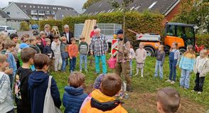 Junge Bäume – junge Paten: Die Pflanzaktion soll gern Nachahmung finden.
