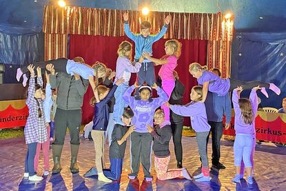 Die Kinder wurden in der Manege zu Akrobaten.