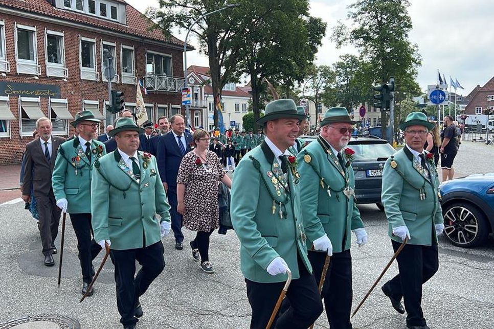 Der Festumzug führte vom Rathaus über den Netztockenplatz des Fischeramtes zum Festplatz am Gogenkrog.