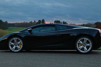 Abbildung 5: Auch wenn einige Hersteller SUV-Modelle präsentieren, bleiben andere beim Sportwagen-Aussehen. Im Bild: ein Sportwagen der Marke Lamborghini.