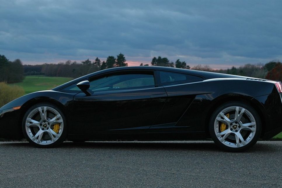 Abbildung 5: Auch wenn einige Hersteller SUV-Modelle präsentieren, bleiben andere beim Sportwagen-Aussehen. Im Bild: ein Sportwagen der Marke Lamborghini.