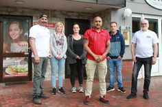 Inhaber Gurjinder Singh (Mi.) mit einem Teil seines Teams.