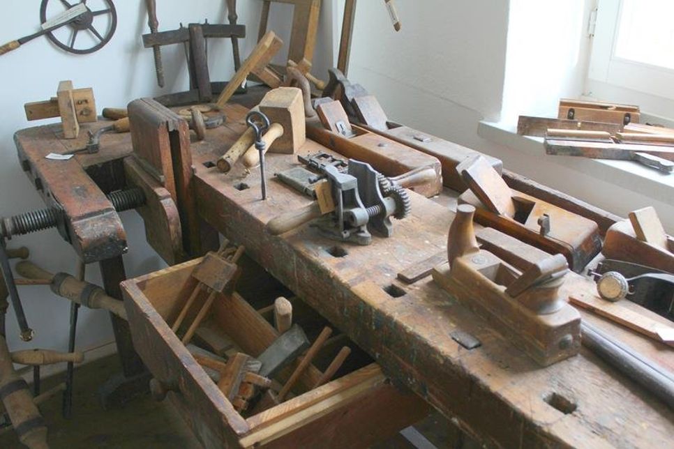 Zahlreiche Werkzeuge zur Holzbearbeitung finden sich im Dorf- und Schulmuseum Schönwalde.