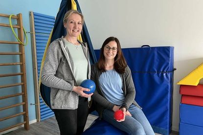 Sandra Dittmer (lks.) und Ramona Küster sind unter anderem auf die Behandlung von Schwindel spezialisiert.