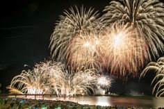 Zu stimmungsvoller Musik wird um 22.45 Uhr für rund 20 Minuten die Ostsee in den buntesten Farben in Flammen aufgehen. (Foto: Arne Jappe)