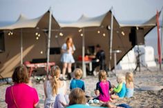 Bei „Musik im Strandkorb“ kann es auch mal schwer fallen still sitzen zu bleiben egal in welcher Altersklasse.