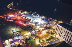 Wenn es Nacht wird in Travemünde, dann ist die Zeit gekommen für die Partygänger, die in den Beach-Clubs der König Pilsener Beach Arena ihren Patz zum Feiern finden.