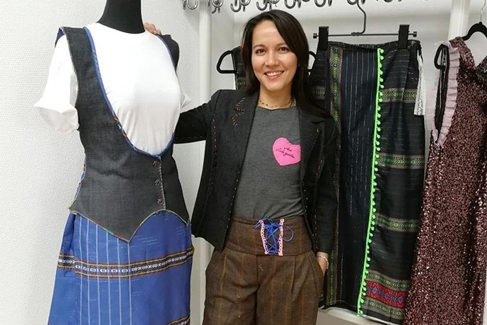 Modedesignerin Ritchie Karkowski aus Timmendorfer Strand hat philipinische Wurzeln und zeigt um 15 Uhr ihre Fashion-Show. (Fotos: René Kleinschmidt)