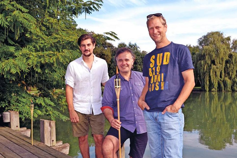 LTM-Projektleiter Marian Rojahn (von links), LTM-Chef Christian Martin Lukas von Dirk Hellmann („bajazzo“) freuen sich auf das Travemünder Lichterfest. (Foto: René Kleinschmidt)