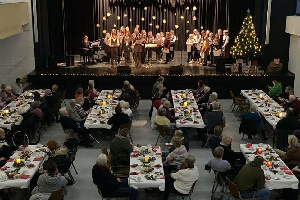 Ein unvergesslicher Nachmittag im Seniorencafé der Jacob Lienau Schule.