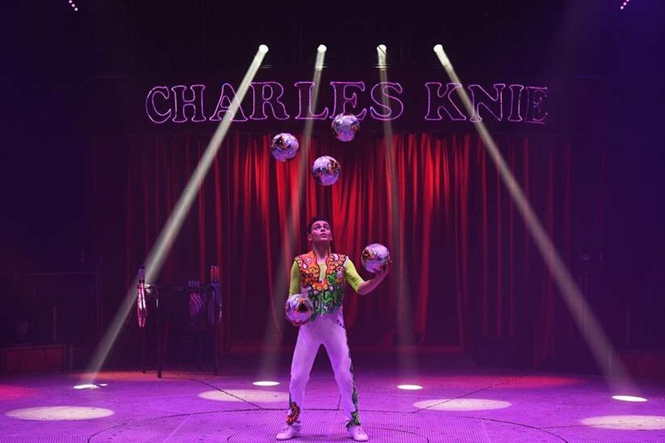 Die besten internationalen Artisten und Preisträger des renommierten Circusfestivals von Monte Carlo versprechen unvergessliche Momente der Romantik und Unterhaltung.