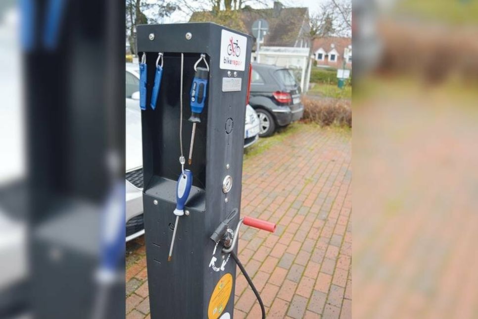 Service-Einrichtungen für den Radverkehr – wie hier am Bahnhof in Timmendorfer Strand – sind mögliche Kleinprojekte, die auch ab 2023  über die LAG gefördert werden.