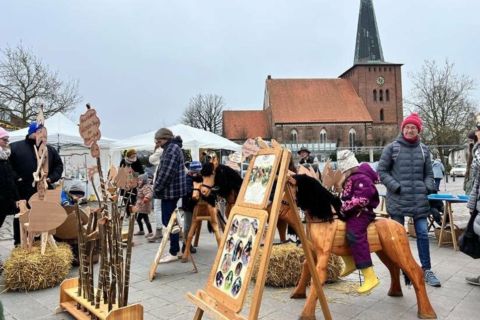 Insgesamt zehn Kunsthandwerkerstände bereicherten den Ostermarkt.